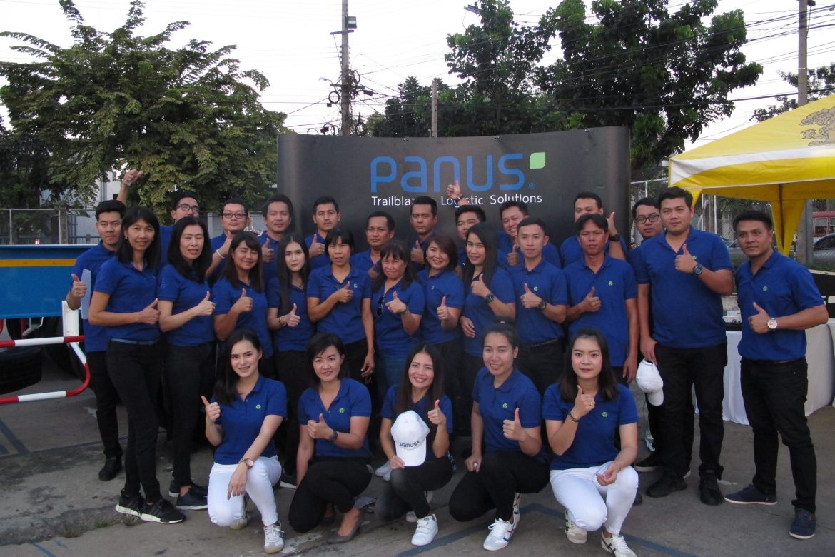 1541733841863 พนัส ยกทีมออกบูธแสดงสินค้างาน”ใช่ถ้าใจถึง by foton”