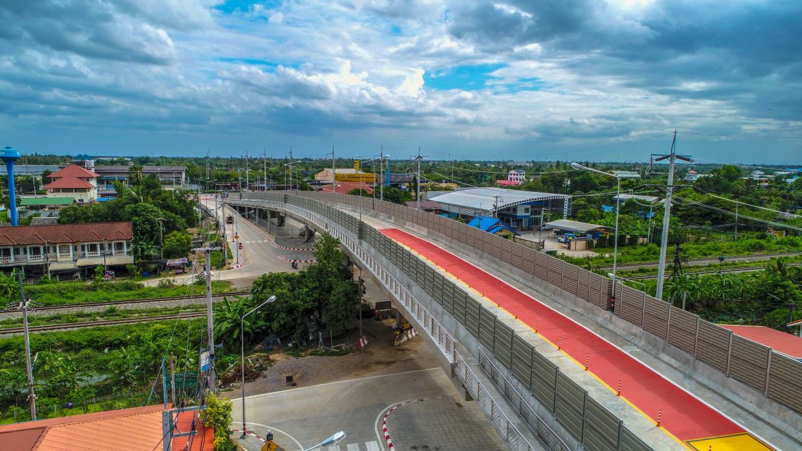 ทช.สร้างสะพานข้ามจุดตัดผ่านทางรถไฟ จ.นครปฐม เสร็จแล้ว