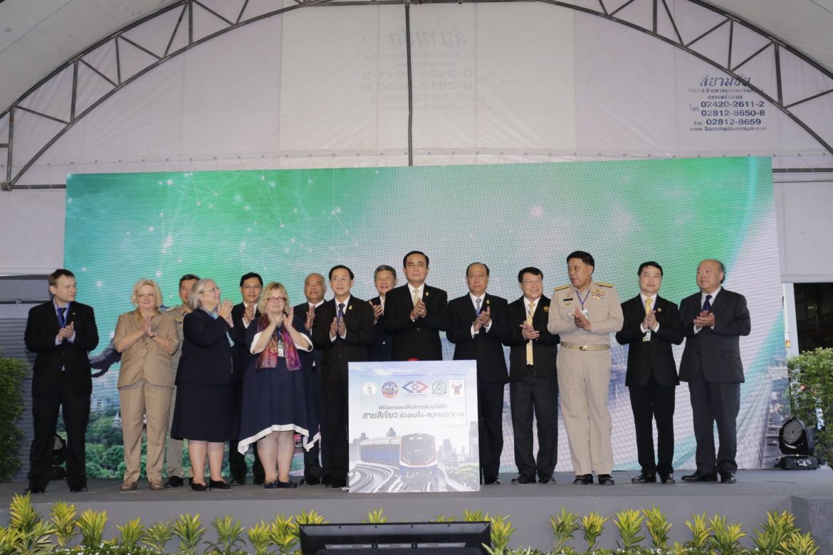 151163 นายกฯ เปิดทดลองให้บริการเดินรถไฟฟ้าสายสีเขียว ช่วงแบริ่ง-สมุทรปราการ