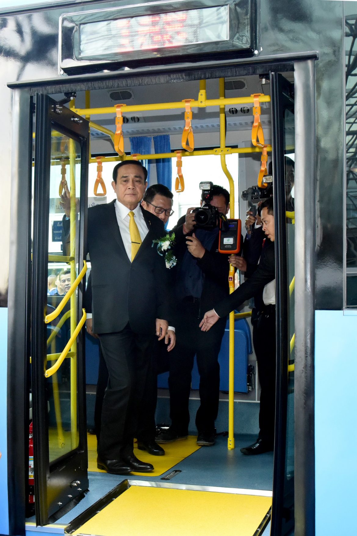 1545367177298 ลุงตู่ มอบของขวัญปีใหม่ประชาชน เปิดตัวรถปรับอากาศ NGV