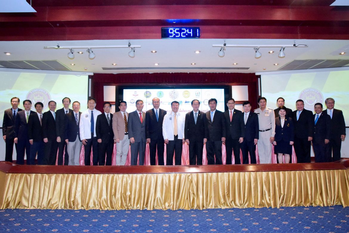 1545376062764 รัฐมนตรีคมนาคม ร่วมลงนามข้อตกลง “โครงการรถบรรทุกสีขาว”