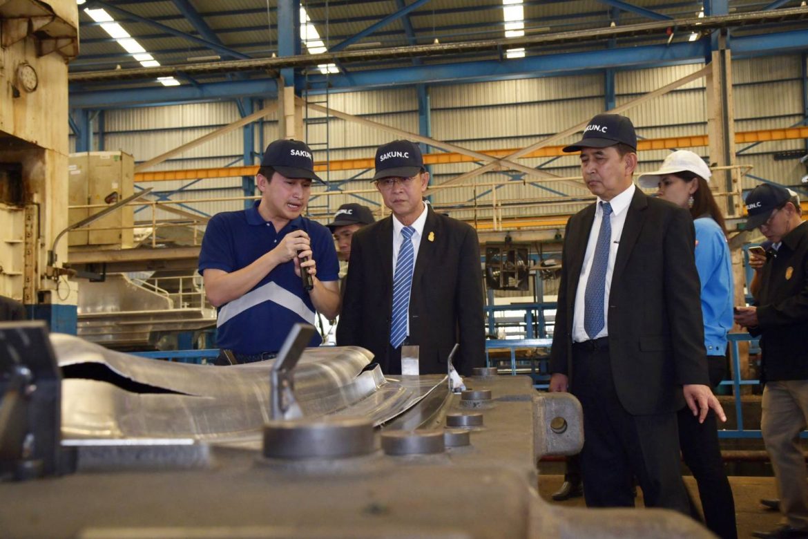 คมนาคม เยี่ยมชมโครงการยานยนต์สมัยใหม่ “สกุลฎ์ซี”  ทึ่งรถมินิบัส-เรืออลูมิเนียม ช่วยยกระดับความปลอดภัย