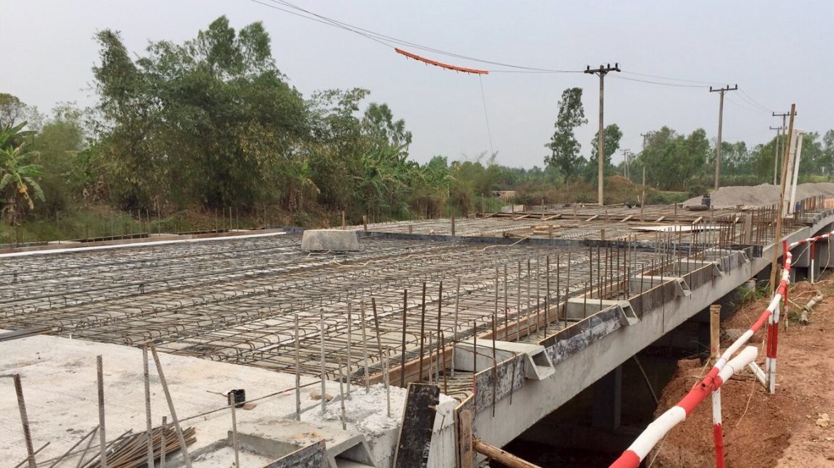 กรมทางหลวงชนบท สร้างสะพานเชื่อมสองฝั่งน้ำ “ห้วยกระทิง” จ.หนองคาย