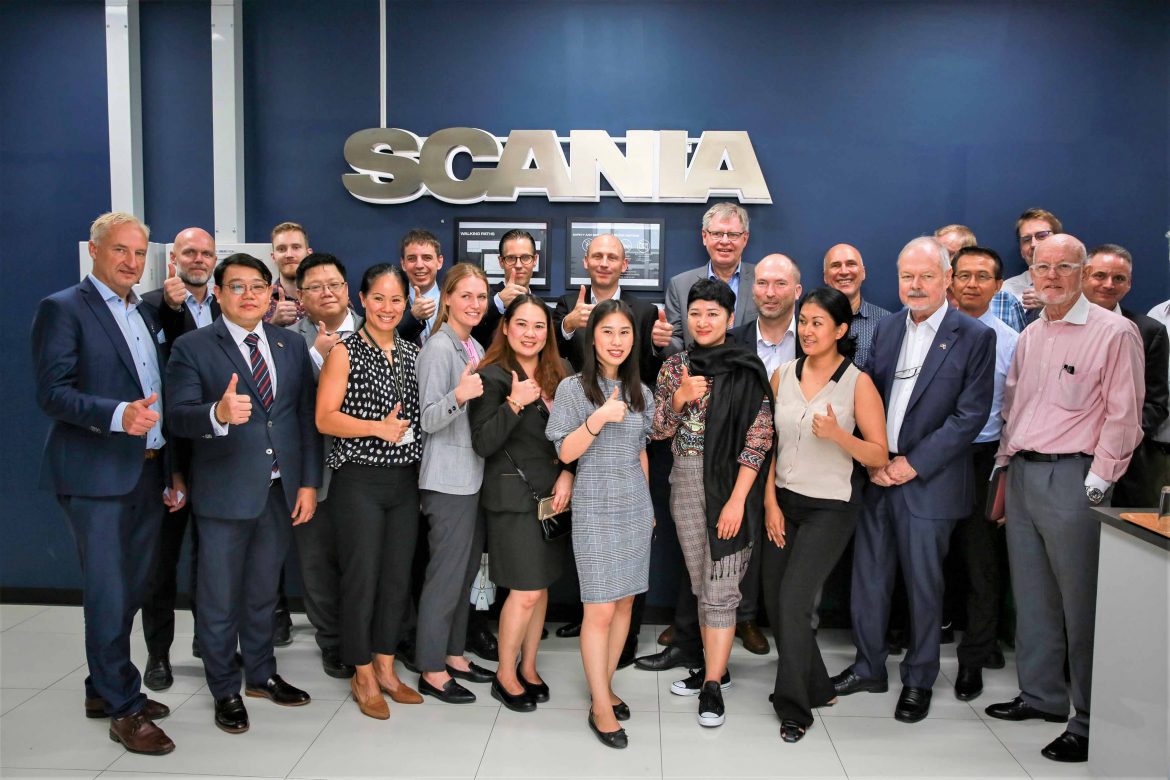 สถานทูตสวีเดนและหอการค้าไทย -สวีเดน  เยี่ยมชมโรงงานสแกนเนีย