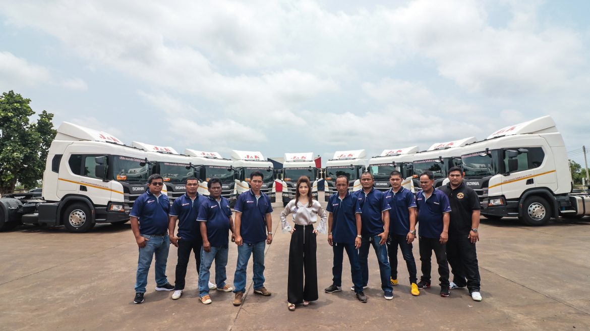 “ธนนนท์” ส่งมอบสแกนเนียรุ่นใหม่ 9 คัน ประจำฝูง “เจ แอนด์ เค” ส่งผลไม้ข้ามแดน