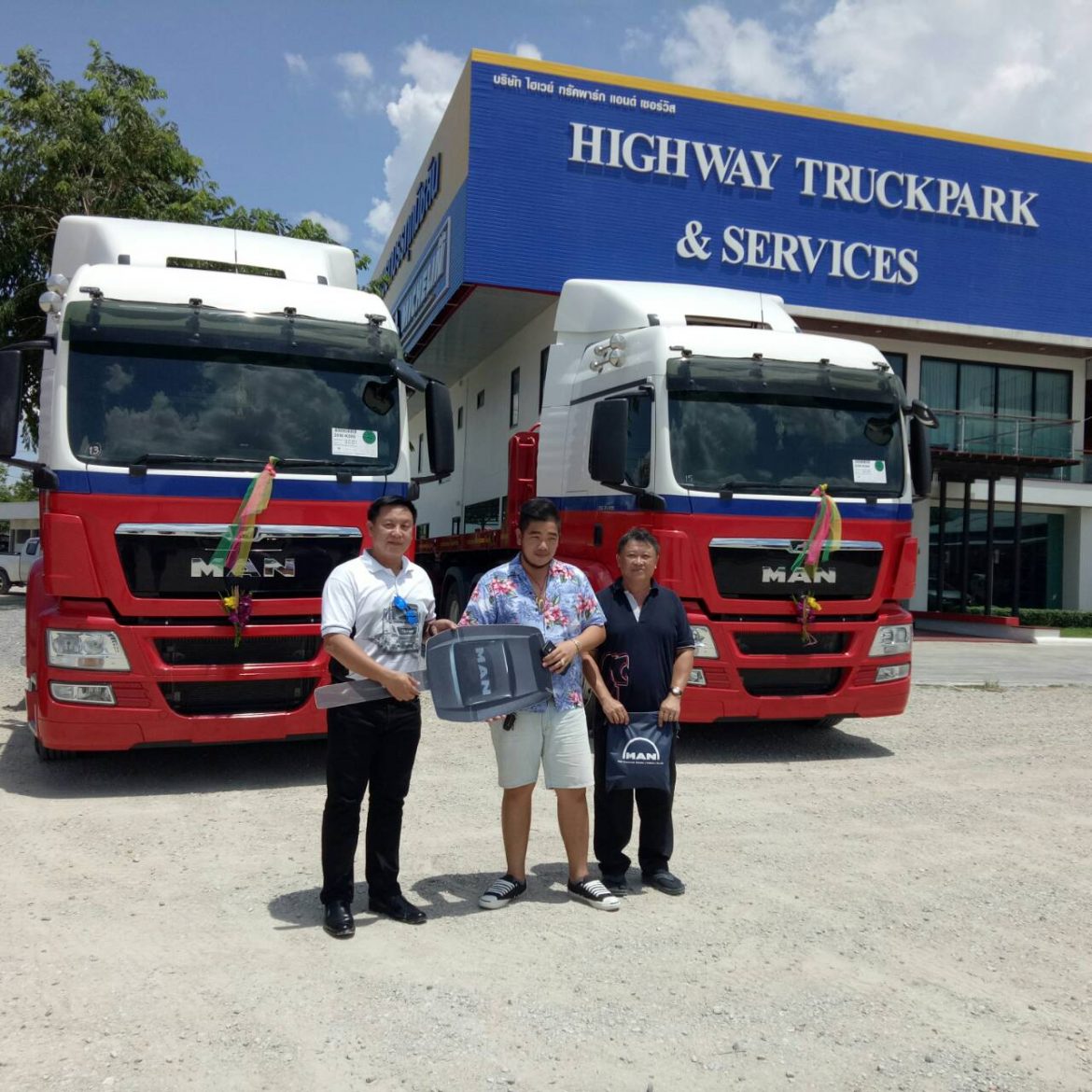 MCVT ส่งมอบMAN TGS 33.400  จำนวน 2 คันให้กับไฮเวย์ทรัคฯ