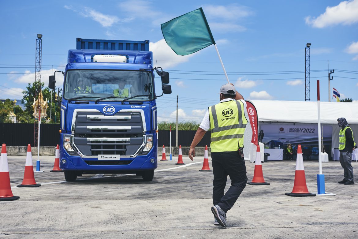 UDR_7402 ส.กนกทรัพย์ แชมป์นักขับ UD Extra Mile คว้าตั๋วชิงชัยประเทศญี่ปุ่น