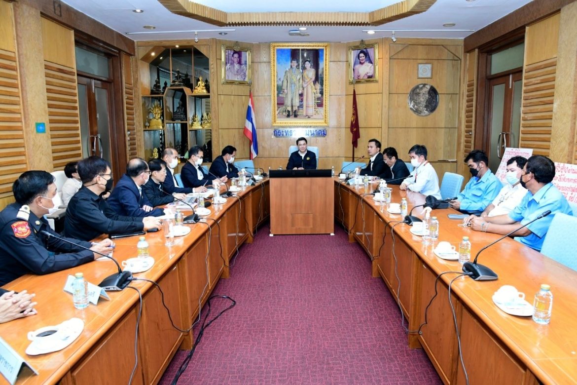 “คมนาคม”หารือสมาคมแท็กซี่แก้ปัญหารับจ้างออนไลน์