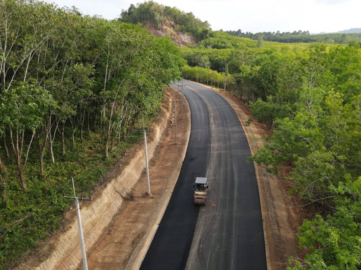 ขยายถนนสาย ชพ.4021 จ.ชุมพร คืบหน้า 52%