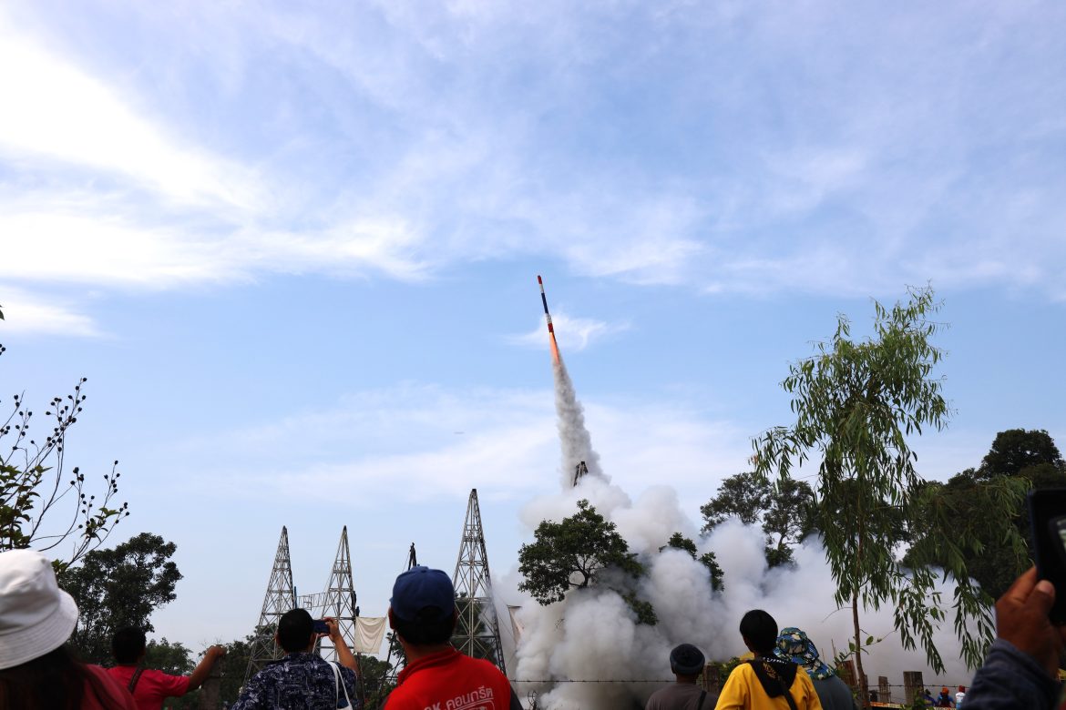 “สุริยะ”เตรียมออกกฎหมายคุมเข้มจุดบั้งไฟ ห่วงพุ่งชนเครื่องบิน